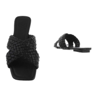 GEVLOCHTEN ZWARTE SLIPPERS